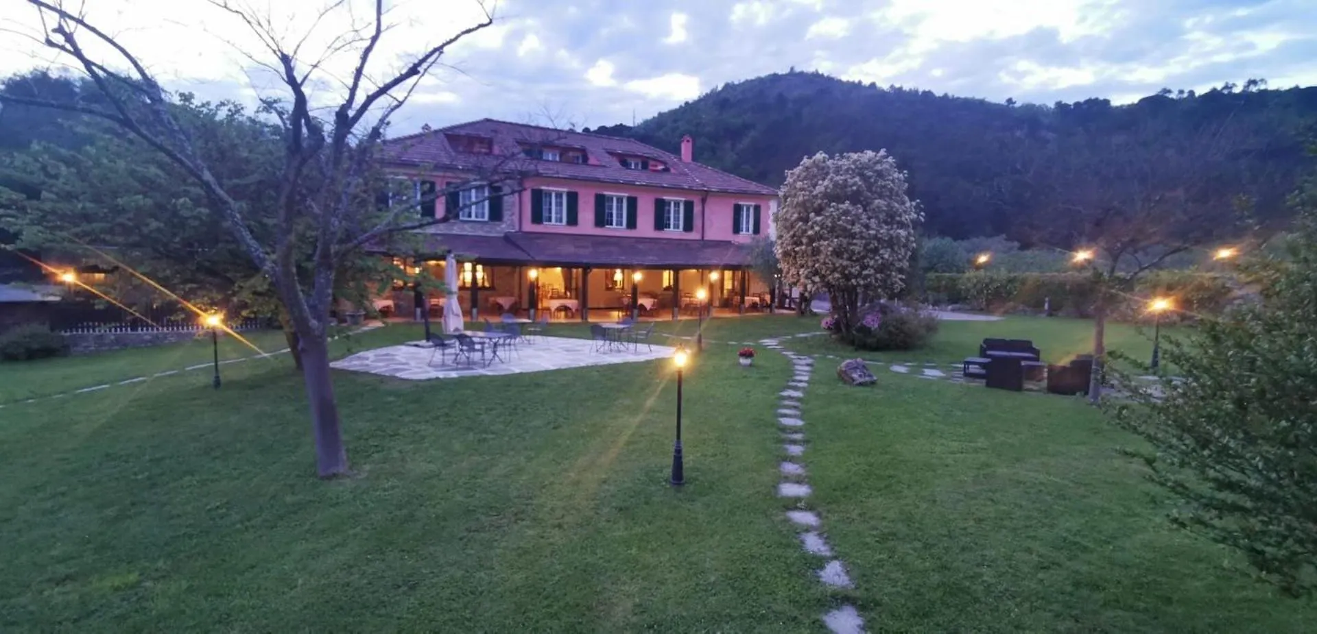 Relais Borgofasceo Hotel Ortovero 3*,  Italië